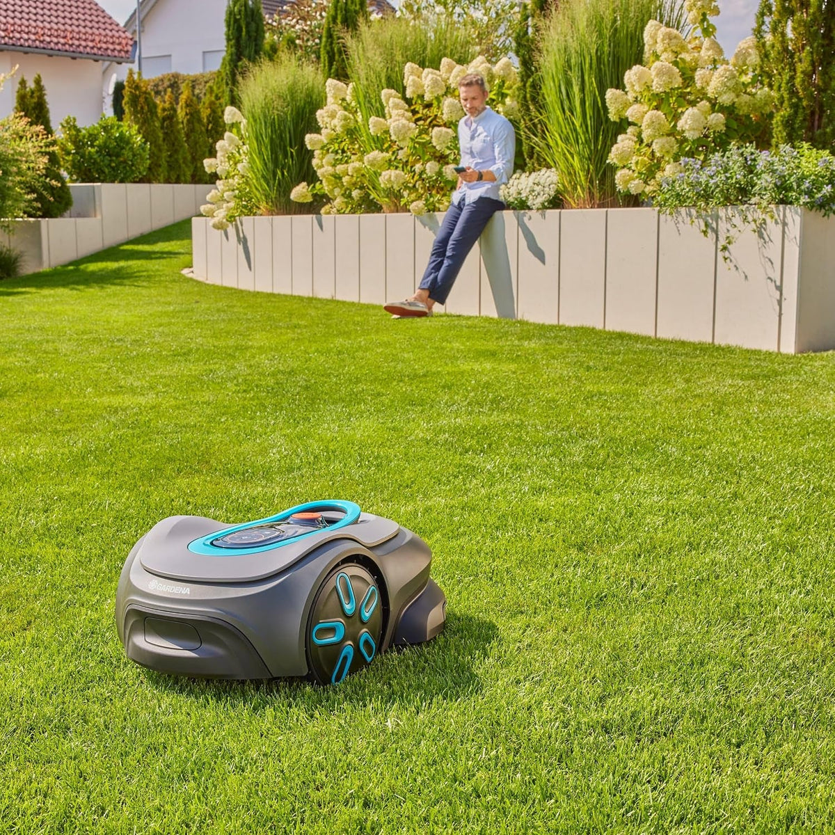 Smart SILENO Max 800 M² Robotic Lawnmower, for Lawns up to 800 M², LONA Intelligence, Trim-To-Edge, Duoconnect, Quiet Operation, Intelligent Mower with App Control, UK Plug (19901-28)